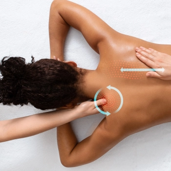 Masaż shiatsu karku – HoMedics SBM-75H w użyciu, relaks i rozluźnienie napięcia.